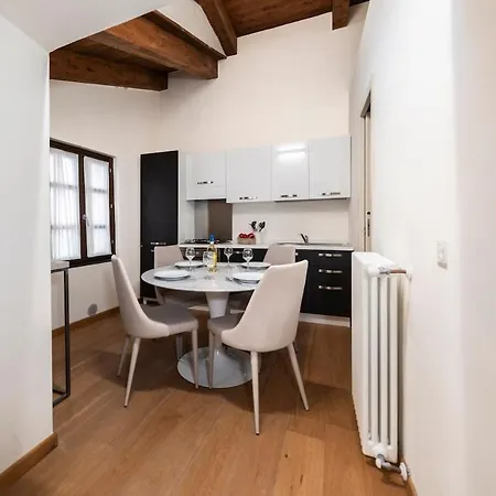 דירה Deluxe In Palazzo Storico - Centro - Porto Vecchio סאסארי